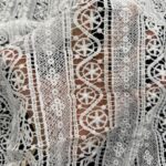 پارچه گیپور گل سفید راه راه 823